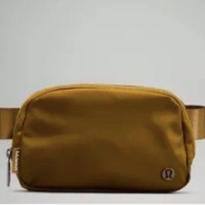 Lululemon Everywhere Belt Bag